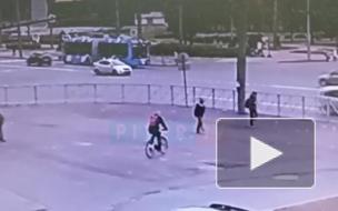 В Красносельском районе на полной скорости столкнулись две легковушки 
