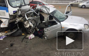 Появились жуткие кадры с места смертельной аварии в Омске