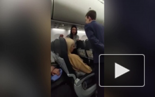 На борту самолета из Петербурга девушка ругалась матом и угрожала другим пассажирам 