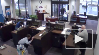 Видео из США: Реакция банковского охранника восхитила интернет