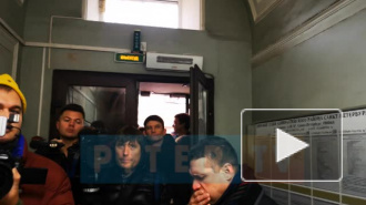 Возле здания суда, где рассмотрят дело доцента СПбГУ Соколова, выстроилась огромная очередь