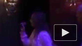 Пьяная МакSим исполнила песню Юлии Началовой в караоке-баре