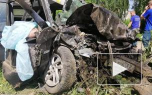 Жуткие кадры из Иваново: Легковушка врезалась в жилой дом