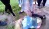 Видео: в Тихвине девочки-подростки жестоко избили сверстницу