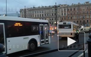 На Сенной площади начались массовые задержания с использованием электрошокера