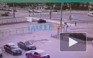 Столкновение машин на пересечении Луначарского и Гражданского попало на видео