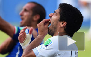 Укус Суареса на матче Уругвай - Италия: видео инцидента изучат в ФИФА