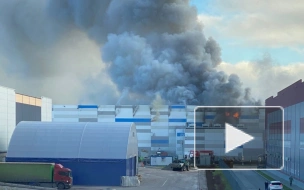 Видео: в Ленсоветовском горит строящееся здание склада