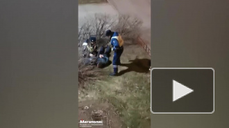 У "Пионерской" задержали двух кавказцев, выбросивших в урну пистолет