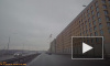 Видео: На набережной Макарова упавший с крана груз угодил в BMW
