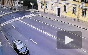 В Василеостровском районе в результате ДТП иномарка перевернулась на крышу