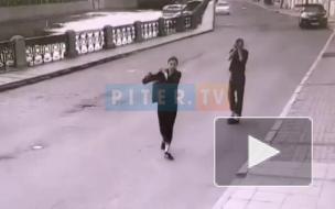 Петербуржца избили на набережной Мойки и отняли у него iPhone 8