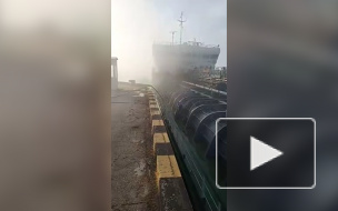 В порту Махачкалы на танкере во время перекачки нефти прогремел взрыв