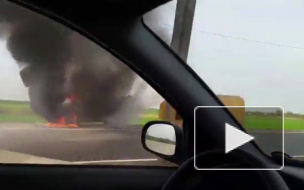 Видео: на Московское шоссе полностью сгорела иномарка