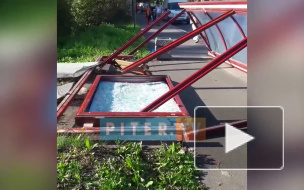 На проспекте Обуховской Обороны упала остановка 