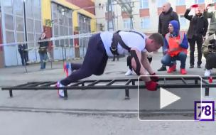 Петербуржец протащил 275-тонную "Ласточку" на пять метров