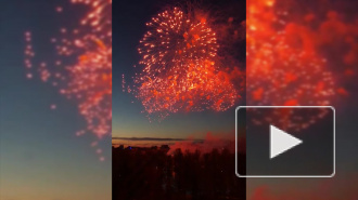 Видео: праздничный фейерверк над Московским парком Победы