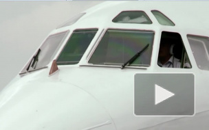 Жуткая молния продырявила нос авиалайнера, который летел из Исландии в США