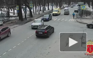 Велосипедист, попавший в двойное ДТП на Крестовском проспекте, скончался в больнице