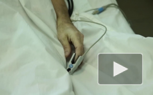 Медики проверят, что не так с петербуржцем, который проглотил 10 монет и бросился под трамвай