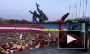 В Риге трактором убрали цветы, возложенные 9 мая у памятника Освободителям