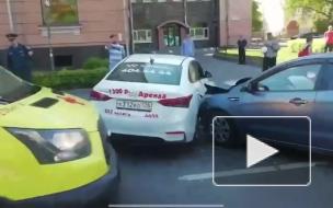 KIA и Hyundai столкнулись на Большом Сампсониевском