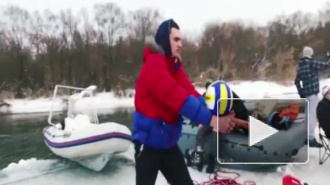 #Mannequin Challenge: Воронежские экстремалы устроили пикник на плывущей льдине