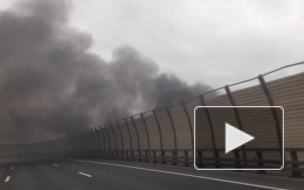 КАД в районе Обуховской Обороны заволокло черным дымом