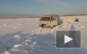 Уаз хлопнул дверью и провалился под землю