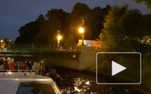 Под звуки саксофона с борта теплохода в Неву упал египетский болельщик 