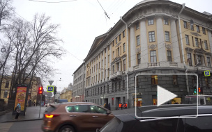 Жительница Петроградки пожаловалась на отсутствие ремонта балконов в бывшем доходном доме