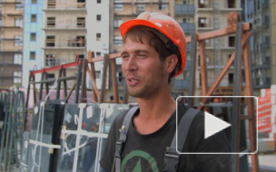 Петербургских строителей поздравили песнями