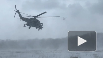 Минобороны РФ опубликовало кадры сопровождения вертолетами колонн российской техники