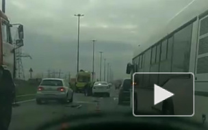 Ужасающее видео из Петербурга: на Софийской столкнулись 4 авто