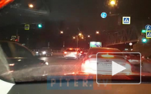 На Лесном проспекте авария: столкнулись легковушка и маршрутка