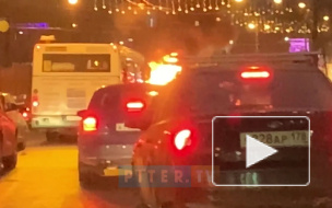 На улице Академика Крылова разгорелась легковушка с газовыми баллонами в салоне