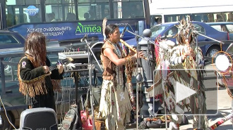 Индейцы-программисты собирают аншлаг на улицах Петербурга