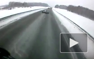 Видео смертельного ДТП на Алтае, в котором погибли двое, в том числе полицейский