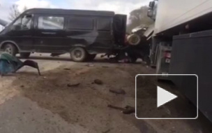 Жуткое видео: в Крыму фура протаранила ГАЗель