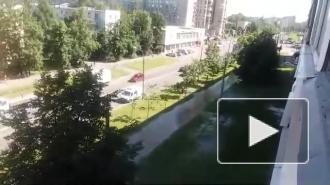 Улицу Зины Портновой затопила горячая вода