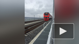 По Крымскому мосту прошли тестовые поезда с двухэтажными вагонами