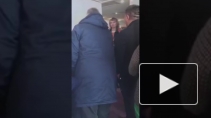 Беспредел в аэропорту Южно - Сахалинска попал на видео: женщины со слезами умоляли дать поесть их детям