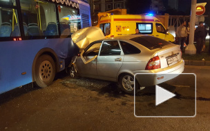 В Москве легковушка протаранила автобус: Пассажир авто погиб