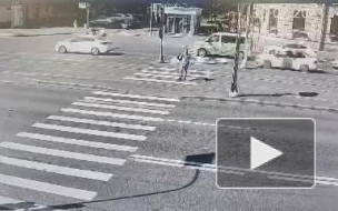 Петербуржец, убегавший с места преступления, угодил под колеса автомобиля
