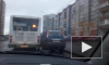 На Бадаева кроссовер притерся к автобусу