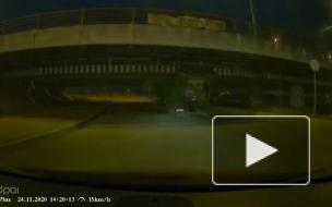 "Мост глупости" в Петербурге поймал жертву крупнее "Газели"