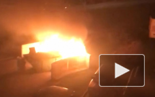 Видео: на Мебельной горели мусорные контейнеры