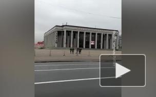 В центре Минска стягивают силовиков и бронетехнику перед новой акцией протеста 