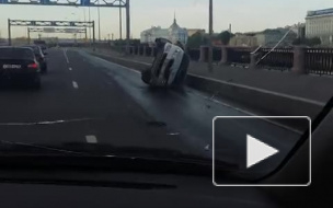 Перевертыш на Пироговской набережной сняли на фото и видео