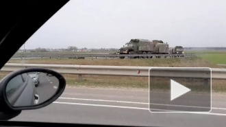 Опубликовано видео военных машин, спешащих к границам Белоруссии